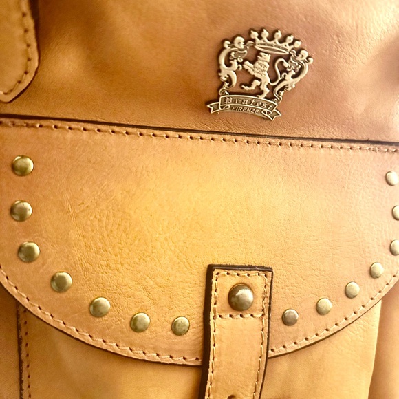 PATRISI ITALIAN LEATHER shoulder bag quality crafted with exquisite hardware. - Picture 5 of 14